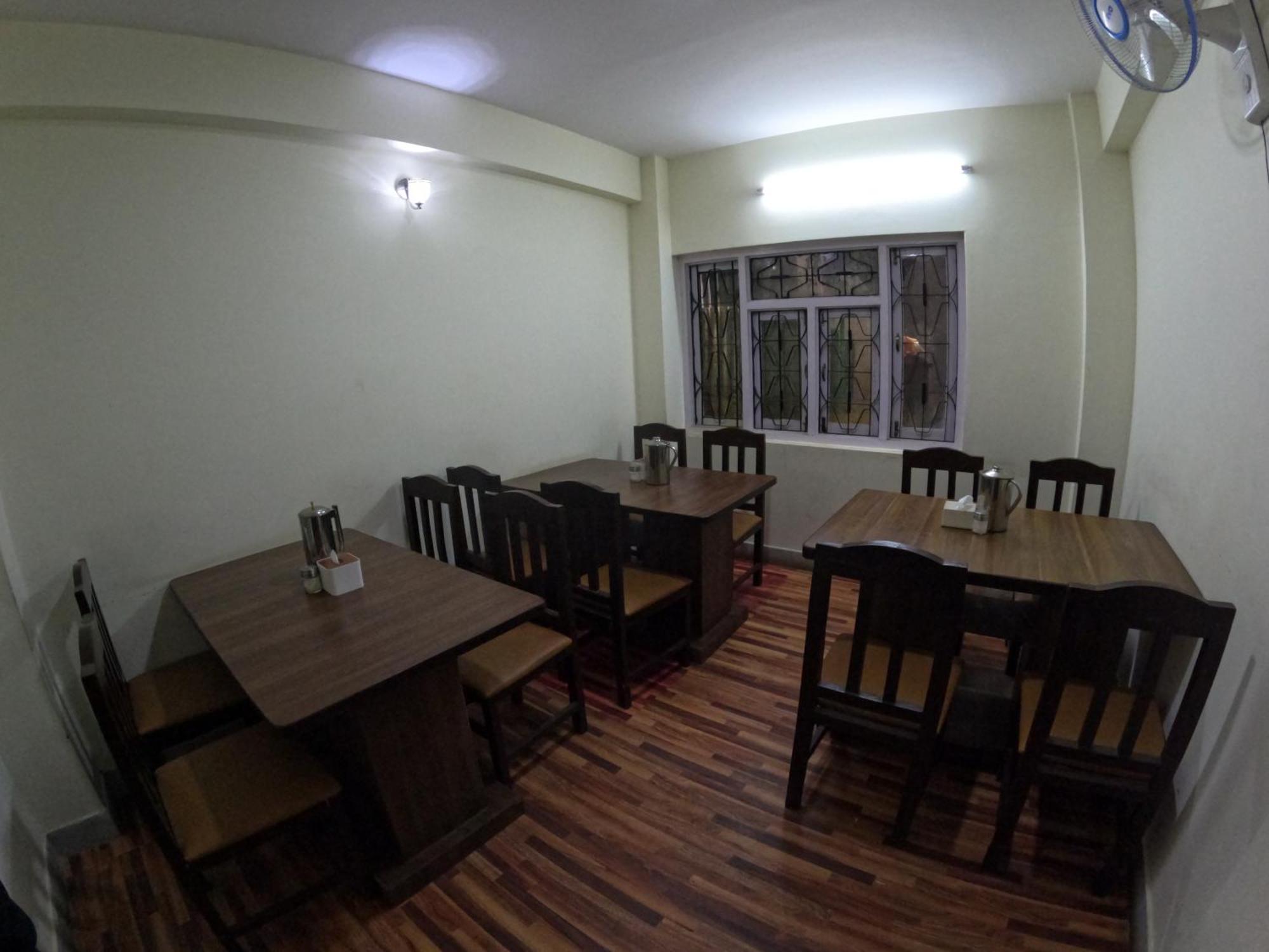 Hotel Global Village Катманду Экстерьер фото