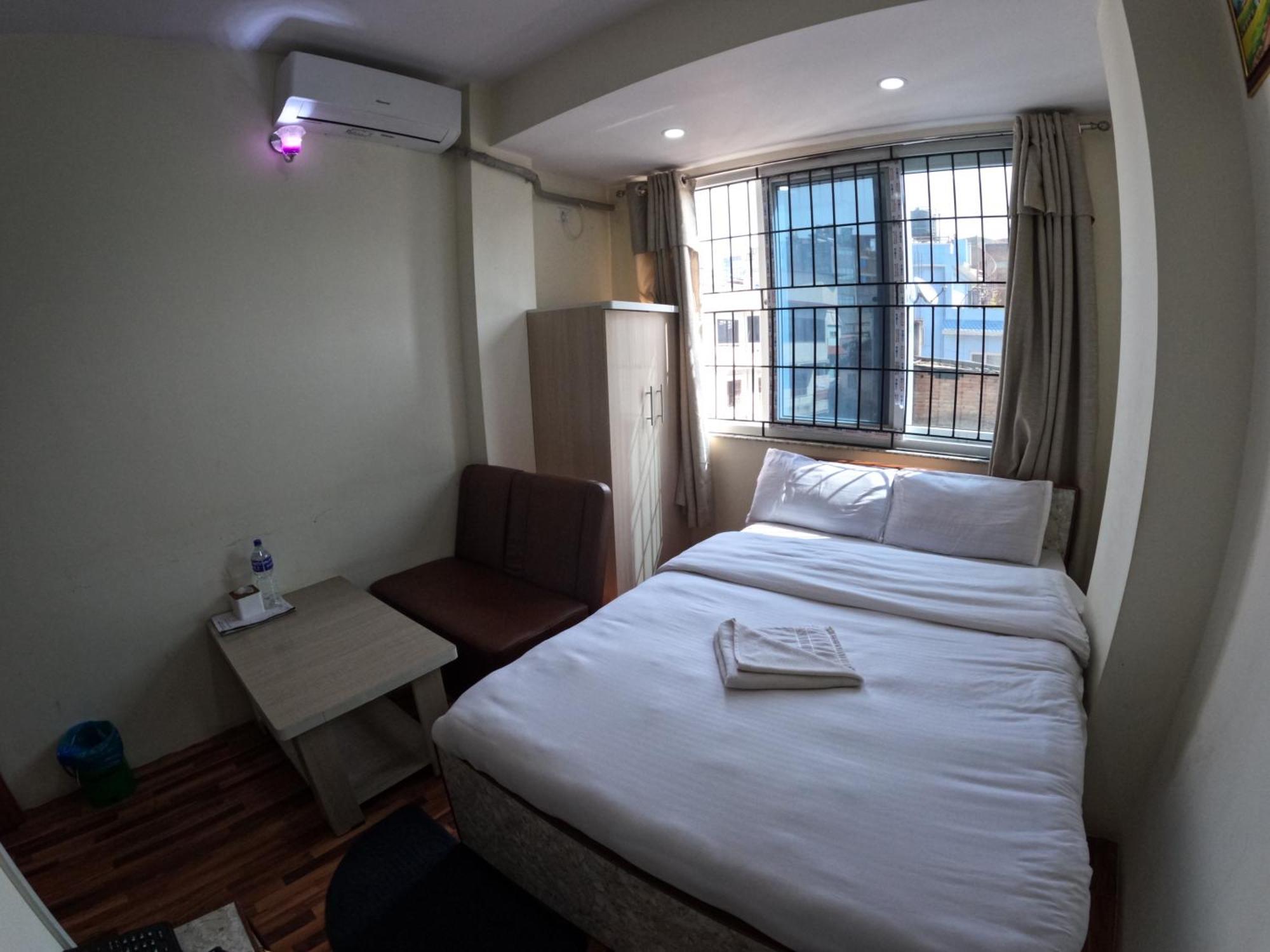 Hotel Global Village Катманду Экстерьер фото