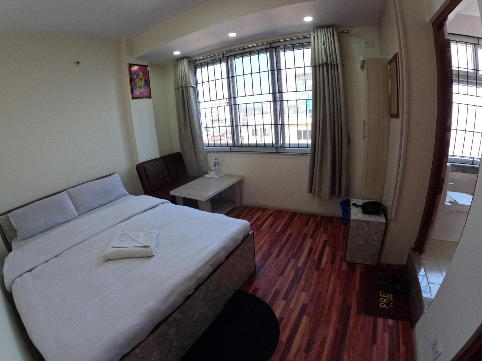 Hotel Global Village Катманду Экстерьер фото